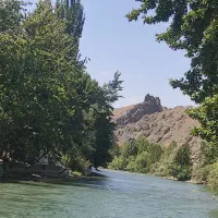 خانه-قدیمی-لب-رودخانه-زاینده-رود-حوالی-پل-زمانخان