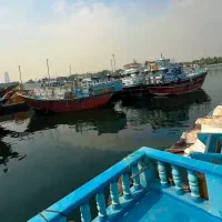 لنج و شناور آماده بارگیری