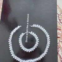 گردنبند|بدلیجات|میانه, |دیوار