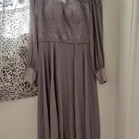 تعدادی لباس|لباس|میانه, |دیوار