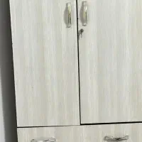 کمدلباس سالم دارای ۳عددکشو.   دودریک متروعمق کمد۵۵