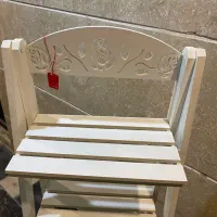 پایه نگهدارنده ی هرچیزی در منزل