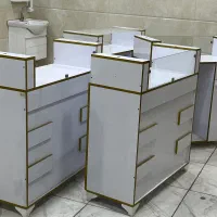 ویترین مغازه شیک و نو