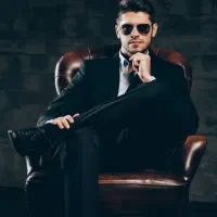 خدمتکار آقا هستم