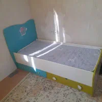 تخت  وکمد نو جوان