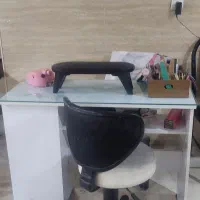 فروش میزناخن به همراه دوصندلی واستند ناخن