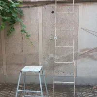 نردبان و چهار پایه