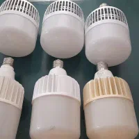 تعدادی لامپ در حد صفر|لامپ و چراغ|اسکو, |دیوار