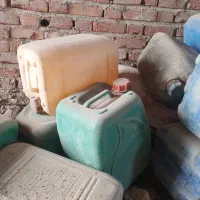 تعدادی گالن بیست لیتری خاش