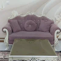 مبل دونفره رنگ کالباسی با جلو مبلی درحد