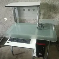 میز کامپیوتر. کیس. کیبورد