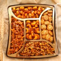 تولید انواع سوهان عسلی و شیرینی خشک خانگی