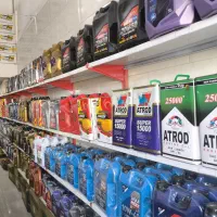 راننده و شاگرد برای روغن فروشی و باطری فروشی