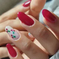 کاشت و خدمات ناخن فقط 300 تومن