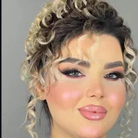 آفرویژه خدمات میکاپ،شنیون و زلف با بهترین متریال