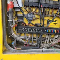 نیرو فنی آچار بدست