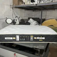 خیاط وسط کار تشک ساز