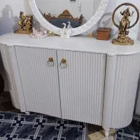 میز تلویزیون و ایینه کنسول در حد نو