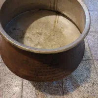 دیگ مسی قدیمی چکشی  دهانه ۴۰ عمق ۴۱