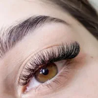 نیازمند مدل مژه  رایگان