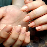 کاشت ناخن با بهترین متریال ترمیم لمینت|خدمات آرایشگری و زیبایی|رشت, معلم|دیوار