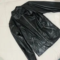 کاپشن چرم بچگانه کاملا سالم در حد نو