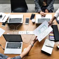 نیروی باتوانمندی وسابقه مدیریتی