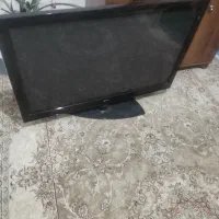 تلویزیون ۴۲ اینچ و صندلی