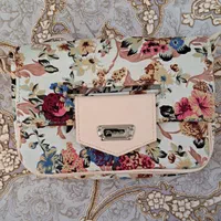 کیف دستی زنانه کرم گل دار