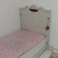 تخت و تشک در حد نو|تخت و صندلی بچه|خمین, |دیوار