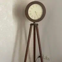 ساعت ایستاده سه پایه