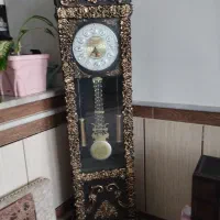 فروشه یه بوفه یه ساعت یه زیر تلویزیونی