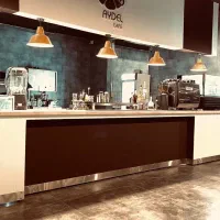 پیک موتوری و سالن کار و آشپز