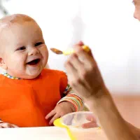 پرستار/ مادریار خانم برای کودک یکساله