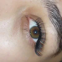 اکستنشن و کاشت مژه