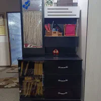 تخت ومیزارایشی