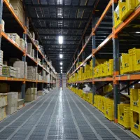 نیروی کار در  انبار قطعات خودرو