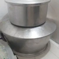 دو عددپاتیل بزرگ|ظروف پخت‌وپز|دورود, |دیوار