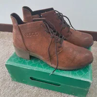 کفش نو|کیف، کفش، کمربند|قم, آذر (نکویی)|دیوار