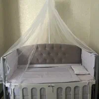 تخت نوزاد کنار مادر گهوارهای