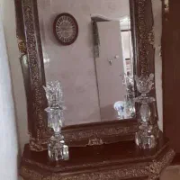 آیینه و میز و شمعدان