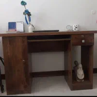 کتابخانه همراه با میز تحریر جنس چوب‌وسالم و مقاوم