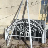 تخت دو نفره فلزی تمیز و سالم|تخت و سرویس خواب|خنج, |دیوار