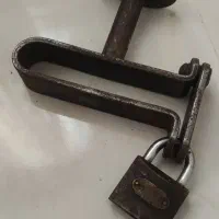 قفل پدال قدیمی بسیار محکم