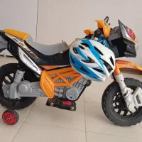 متور اسباب بازی کودک به همراه کلاه ایمنی