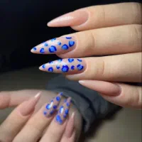 خدمات کاشت ناخن