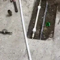 لوله کش تشخیص ترکیدگی. تعمیرنصب شیرآلات سیفون سینگ