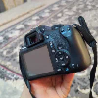 دوربین 2000D در حد آک