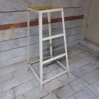 چهارپایه سالم و تمیز