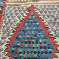 گلیم قدیمی دوتا یک مترو نیمی
